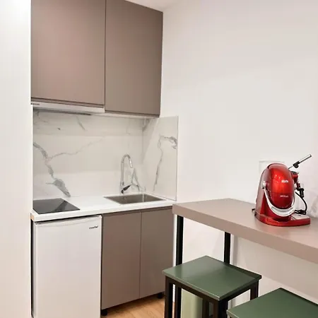 102 Bllok Apartment *
