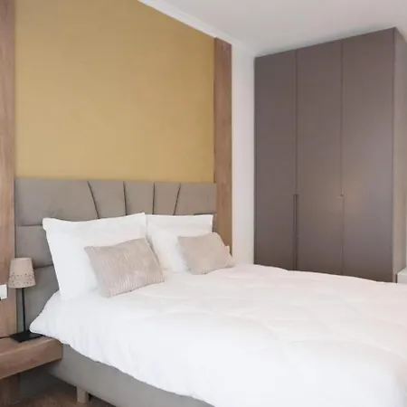 102 Bllok Apartment