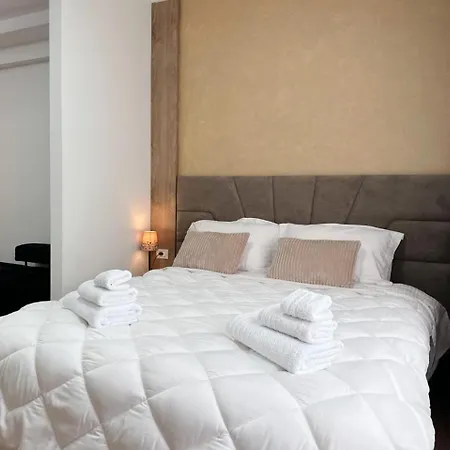 102 Bllok Apartment *